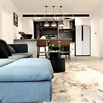 Eastern Hub - Jing\'An Temple Branch Stylish 3-Bedroom In Bustling Area, Surrounded By Trendy Bistro And Bar Street, Only 100M From Subway