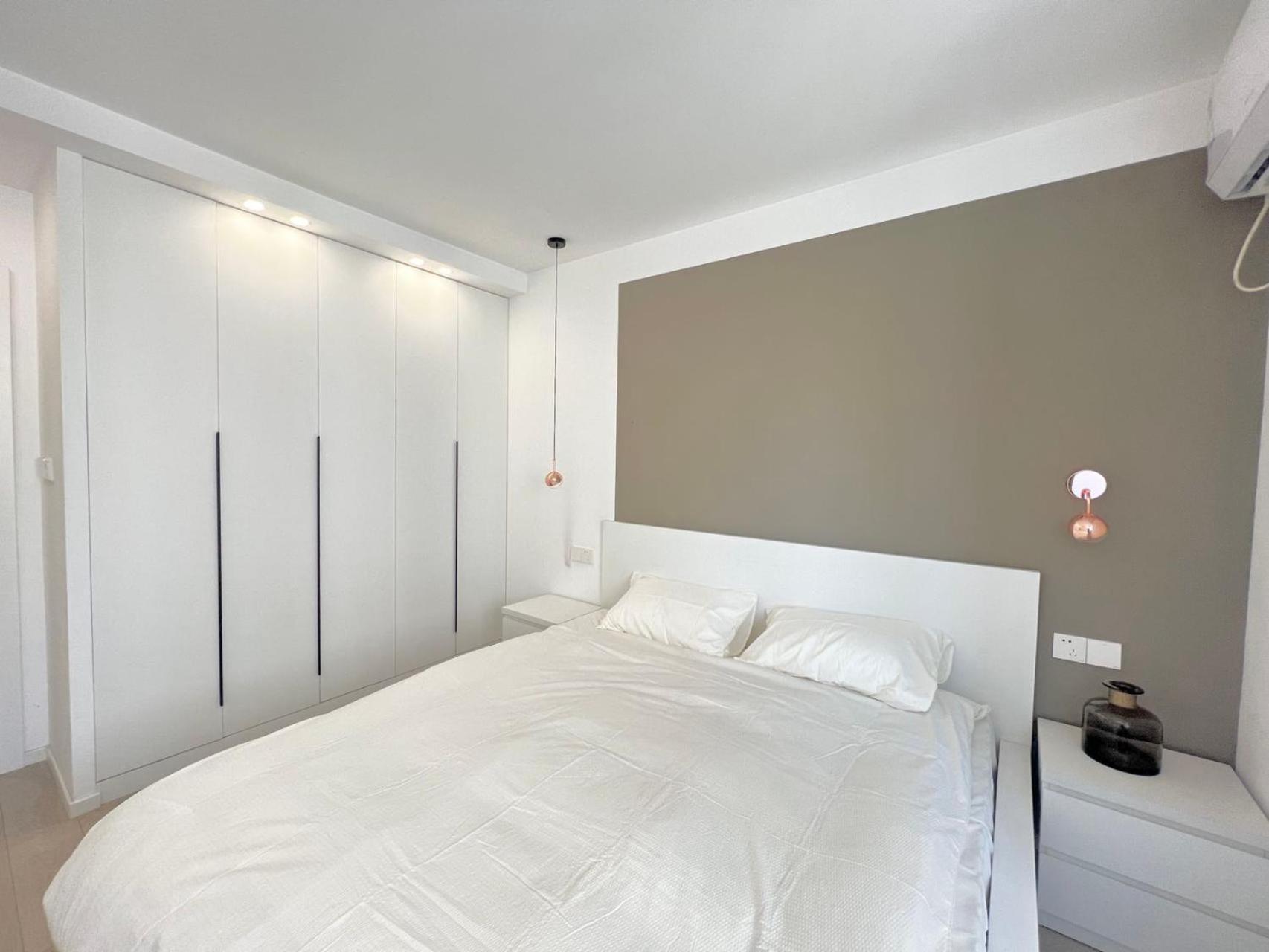 Eastern Hub - Jing'an Temple Branch Stylish 3-bedroom In Bustling Area, Surrounded By Trendy Bistro And Bar Street, Only 100m From Subway Appartement Shanghai