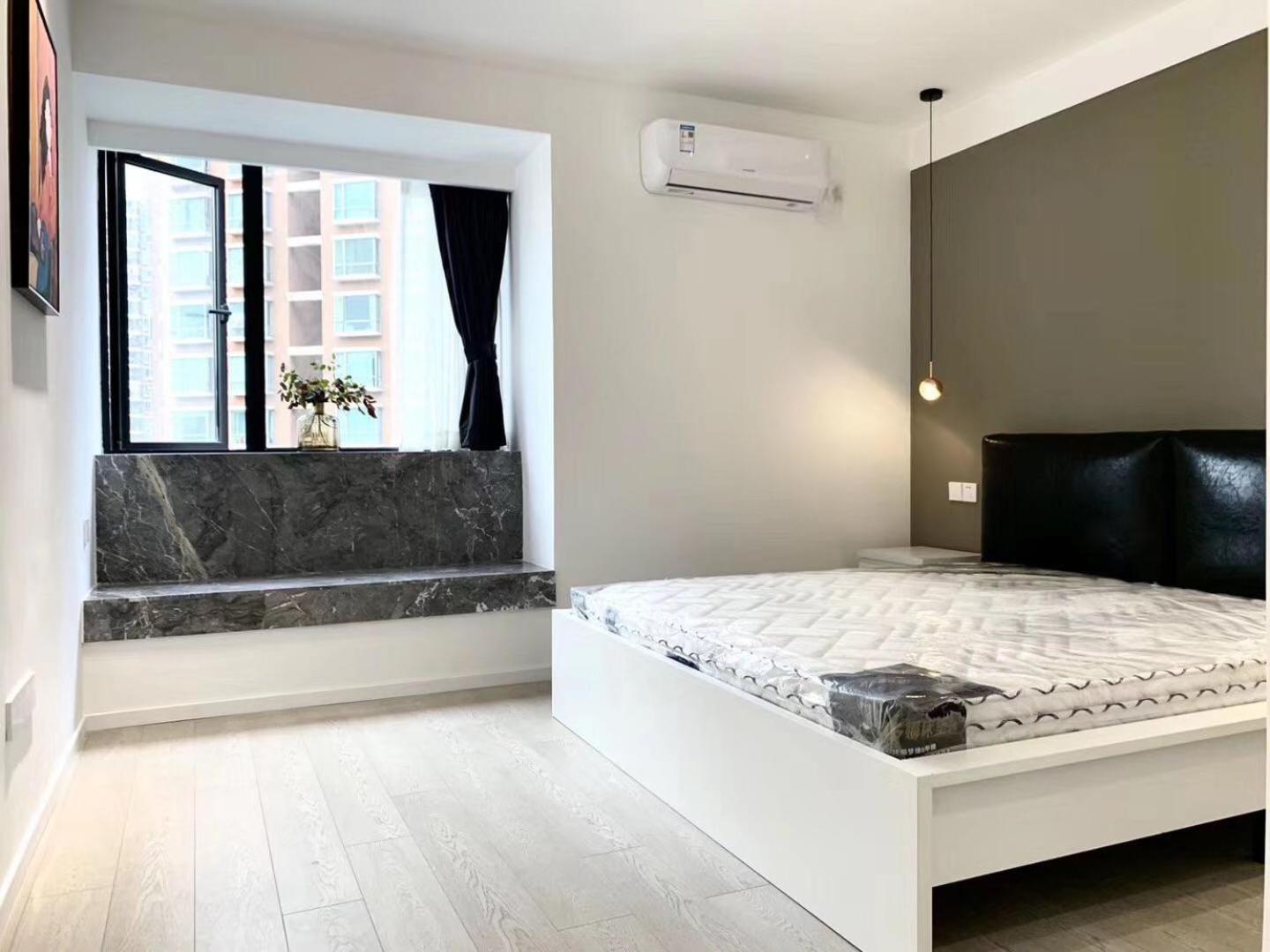 Eastern Hub - Jing'an Temple Branch Stylish 3-bedroom In Bustling Area, Surrounded By Trendy Bistro And Bar Street, Only 100m From Subway *