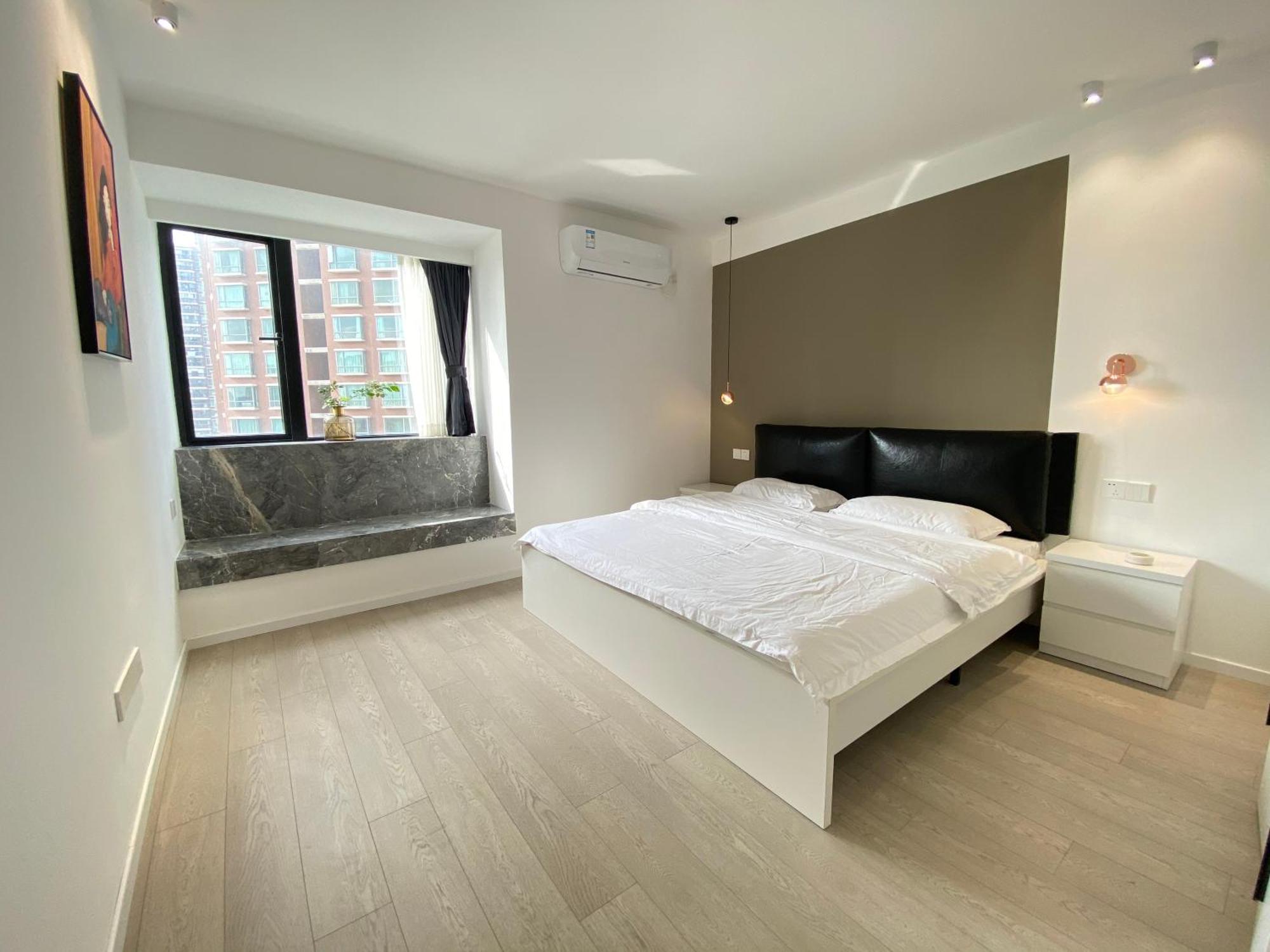 Appartement Eastern Hub - Jing'an Temple Branch Stylish 3-bedroom In Bustling Area, Surrounded By Trendy Bistro And Bar Street, Only 100m From Subway *