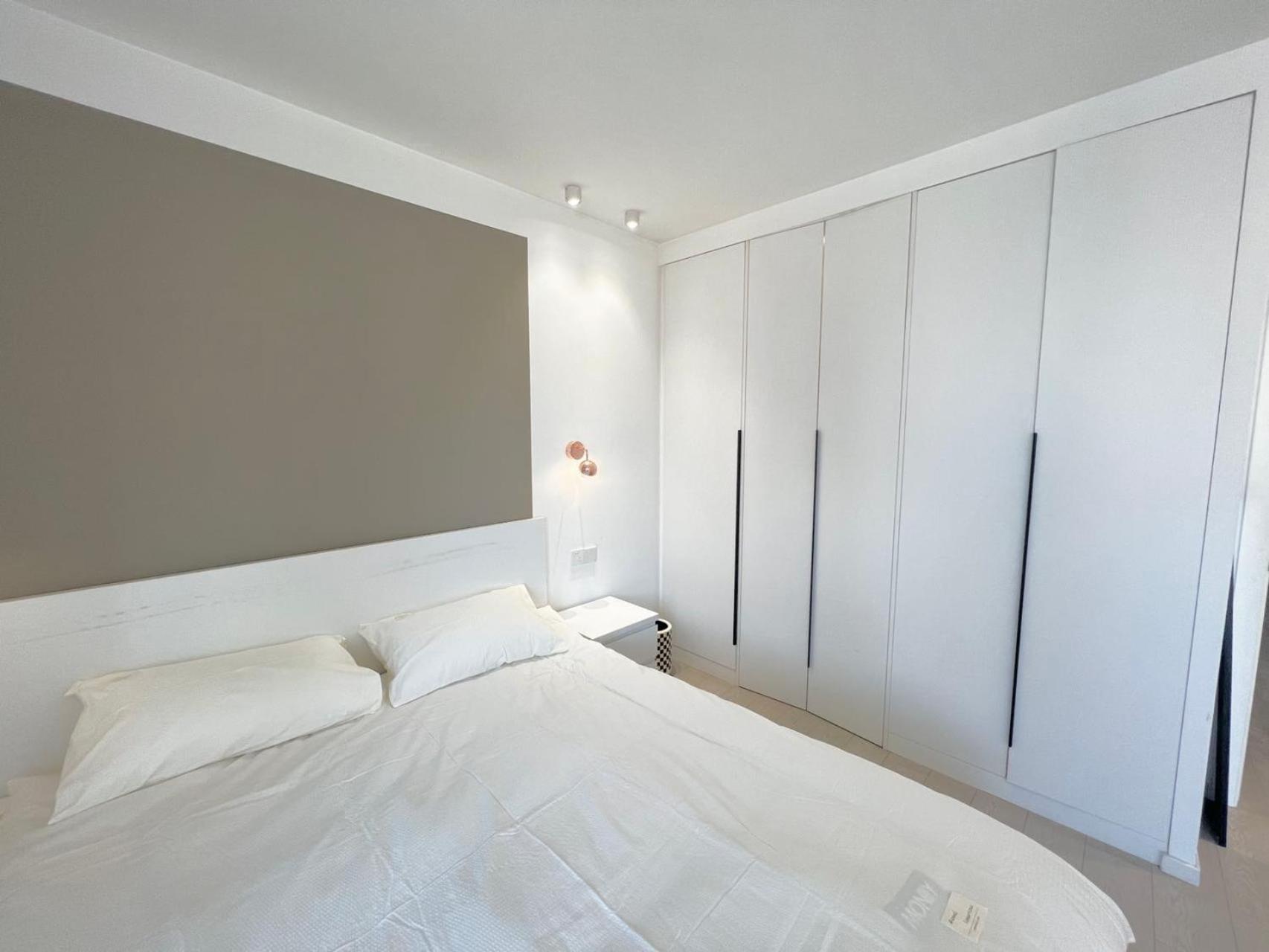Eastern Hub - Jing'an Temple Branch Stylish 3-bedroom In Bustling Area, Surrounded By Trendy Bistro And Bar Street, Only 100m From Subway Apartment Shanghai