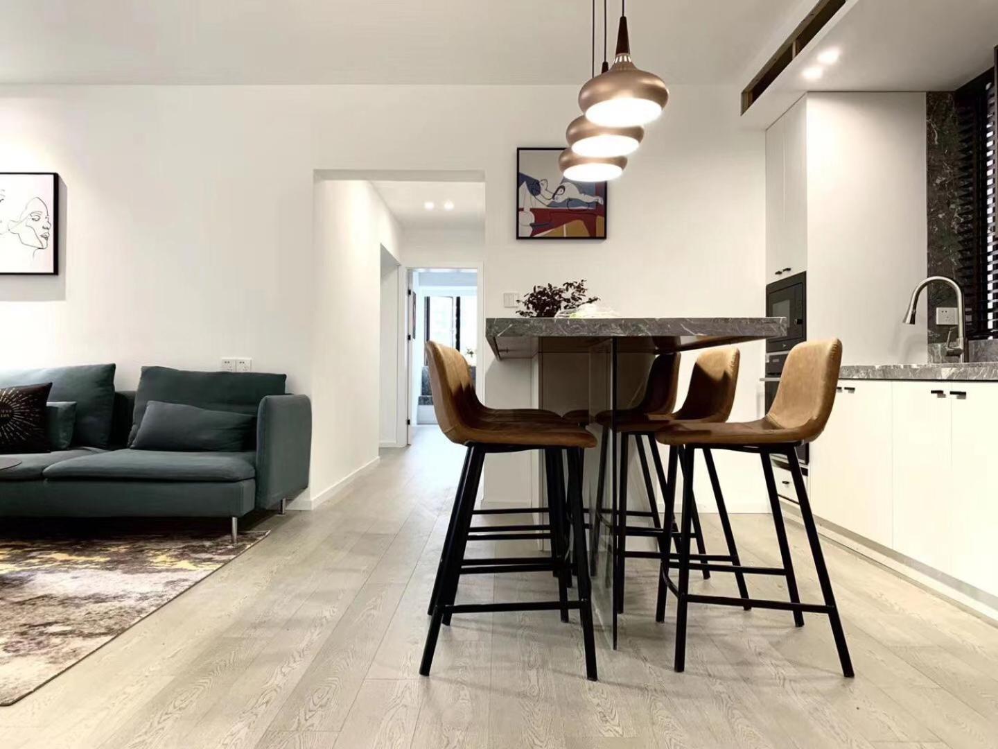 Eastern Hub - Jing'an Temple Branch Stylish 3-bedroom In Bustling Area, Surrounded By Trendy Bistro And Bar Street, Only 100m From Subway Apartment